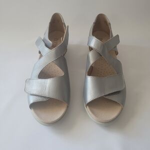 Size 8.5 Hotter Riga Pearl Gray Leather Women Sandals